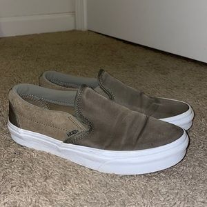 Army green slip on vans. Women’s 6, men’s 4.5